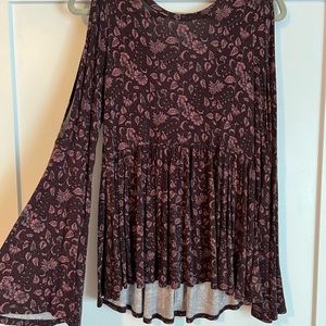 Long sleeve with shoulder cut outs